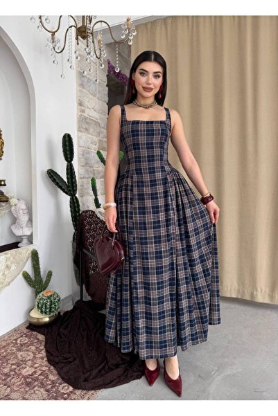 Dilek Vardar Μακρύ φόρεμα σε μπλε ναυτικό χρώμα με τετράγωνο γιακά, καρό σχέδ...