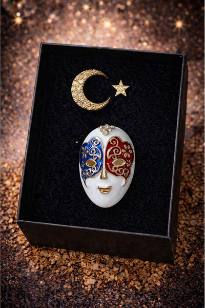 PULİNİN DÜKKANI Ay Yıldız ve Venedik Maskesi Figürlü Broş – Şık Tasarım Hediy...