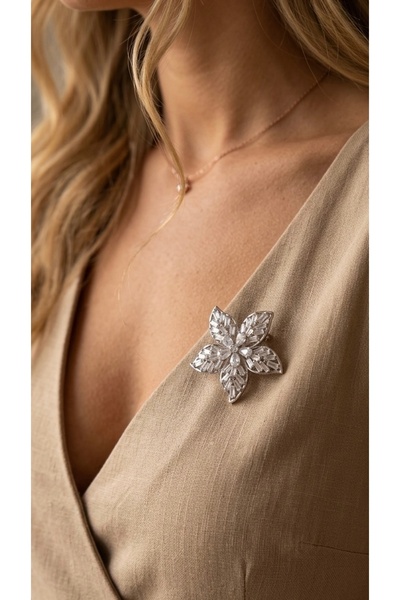 İNN JEWELLERY Zirkon Taşlı Çiçek Figürlü Gümüş Renk Vip Broş