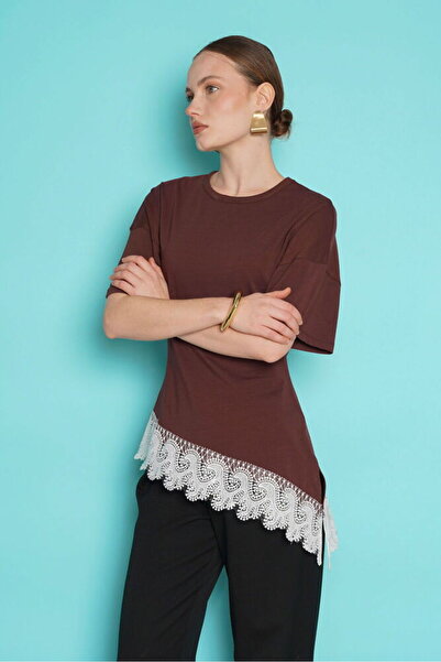 Caddebostan Moda Γυναικείο μπλουζάκι με δαντέλα στο τελείωμα της φούστας, ασύ...