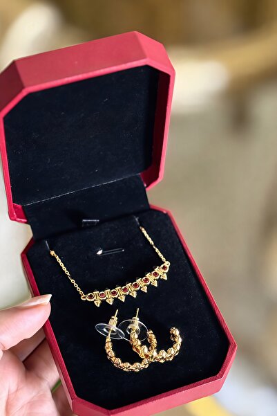 Glamour Galore طقم حلق وسلسال لامع جذاب بالملحقات