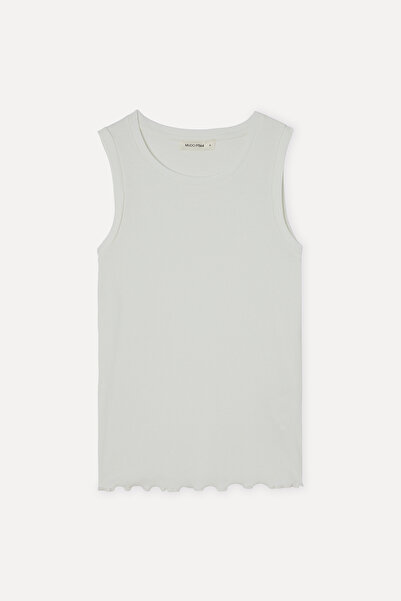 Mudo Women's Ecru Fitted Crew Neck Sleeveless Blouse