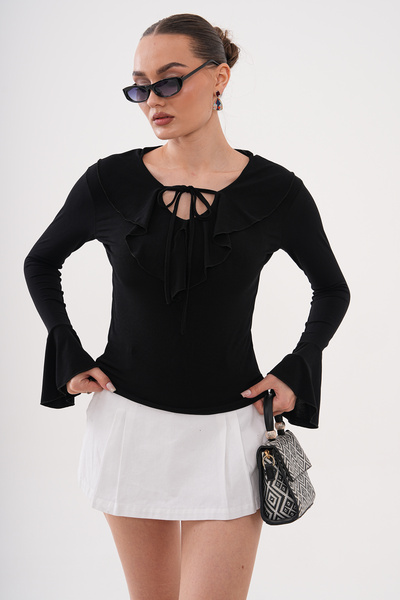 Mega Life Sandy Blouse with Flounces on the Collar and Sleeves
