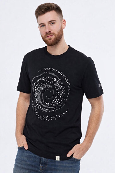 ZueOfficial Erkek Siyah Taşlı Tişört – %100 Pamuk, Modern Spiral Desen, Günlü...