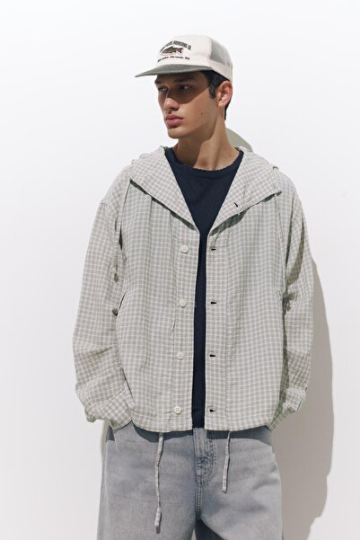 Pull & Bear Kapüşonlu kareli hafif ceket