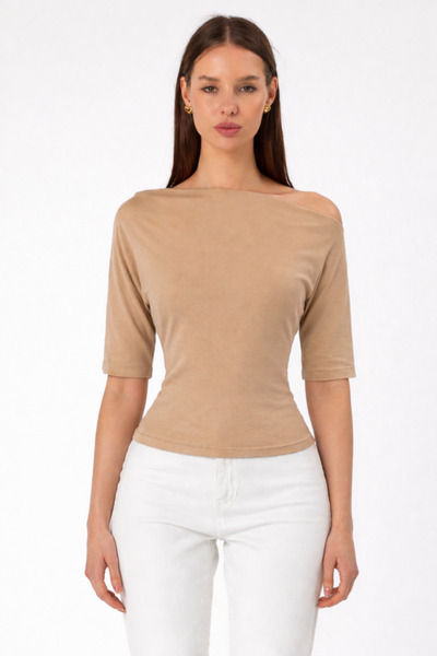 COMBİNE MİCHAİL Γυναικεία κοντομάνικη μπλούζα σε μπεζ χρώμα, ανοιχτή στους ώμους