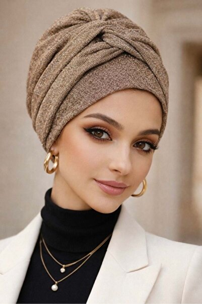 Aişe tesettür Βραδινό φόρεμα με λεπτομέρεια από χάλκινο γκλίτερ και στριφτό σ...