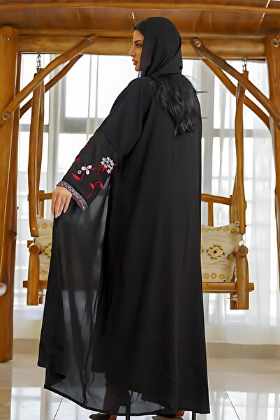 Hasnaa Abaya عباية كلاسيكية سوادها فاحم مع تخيلات تطريز ورد ع الكم