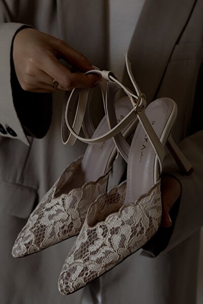 POLKA STORE Γυναικεία παπούτσια Just Lace με δαντελένια λεπτομέρεια, μυτερή μ...