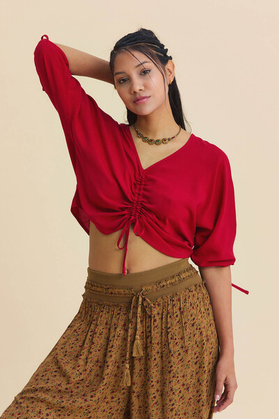 Los banditos Καλοκαιρινή μπλούζα με λαιμόκοψη καγιάκ, μισά μανίκια και κορδόν...