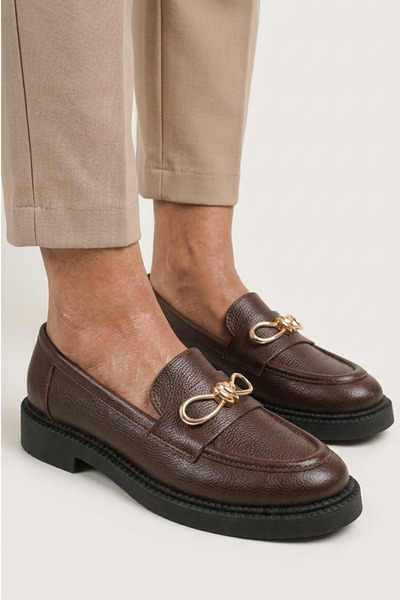 GRADA Καφέ εμπριμέ γνήσιο δερμάτινο γυναικείο loafer παπούτσι με μεταλλική αγ...