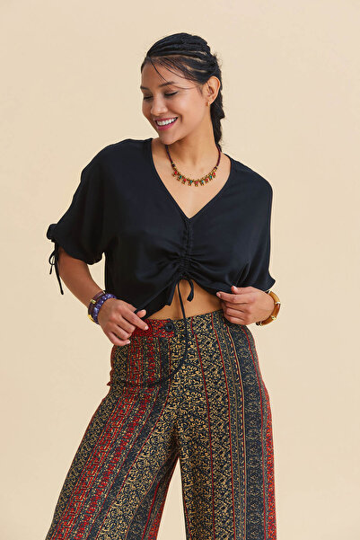 Los banditos Καλοκαιρινή μπλούζα με λαιμόκοψη καγιάκ, μισά μανίκια και κορδόν...