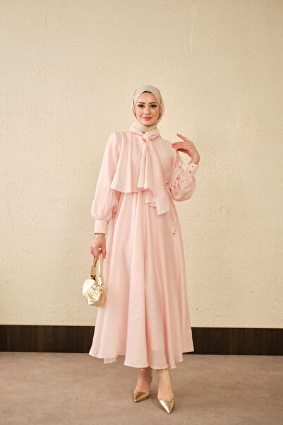 LOCCO فستان نسائي بتفاصيل من التول وياقة شال وحزام خصر باللون الوردي