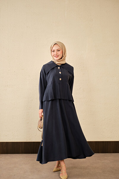 LOCCO Γυναικείο κοστούμι με βολάν στο γιακά και λεπτομέρειες σε μπλε ναυτικό