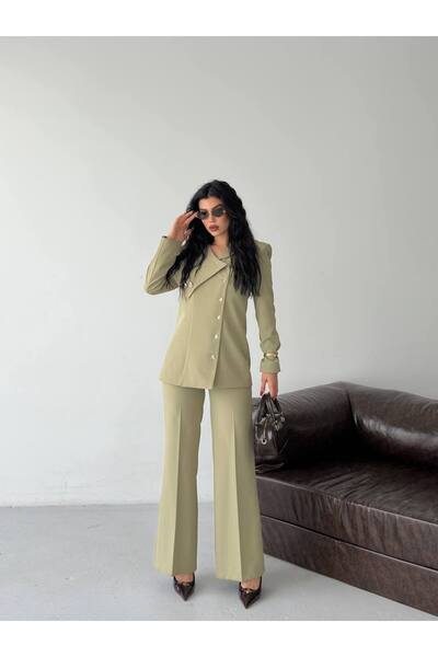 ZF BUTİK Σετ παντελονιού με ασύμμετρο γιακά και λεπτομέρεια από χρυσά κουμπιά