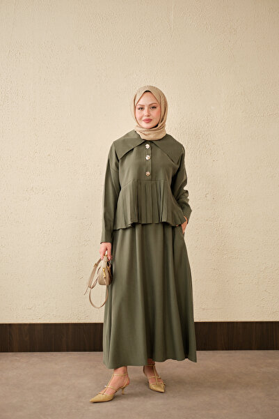 LOCCO Γυναικείο κοστούμι με βολάν στο γιακά και λεπτομέρειες, χακί πράσινο