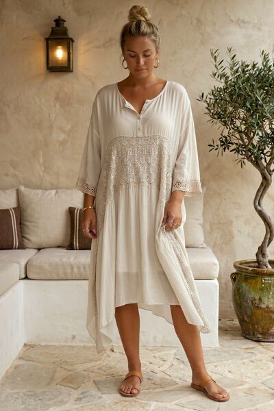 Chiccy Ιταλικό μπεζ φόρεμα με λαιμόκοψη πισίνα, 3/4 μανίκια με επένδυση, λεπτ...