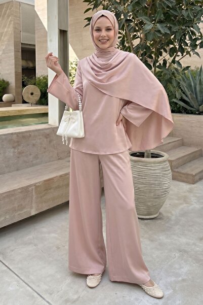 InStyle Σετ από σατέν σε υφή πούδρας με λεπτομέρεια σάλι στους ώμους