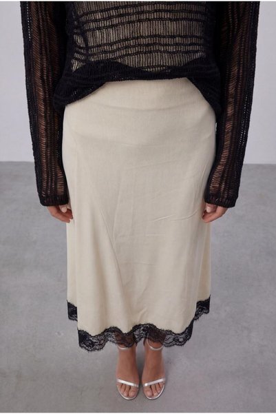 Auroveen Lace Detailed Asymmetrical Cut Midi Skirt Av1558