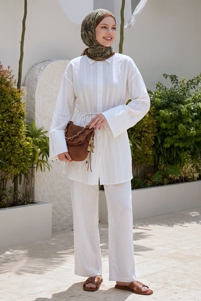 InStyle Λευκό πουκάμισο με φαρδιά μανίκια και ασημί ζώνη