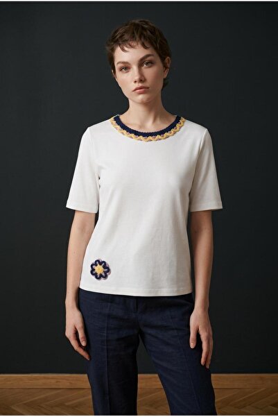 Yaka İşlemeli Bisiklet Yaka T-Shirt