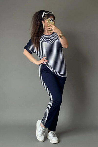 AZRA BUTİK Ριγέ κοστούμι με λαιμόκοψη ποδηλατικού τύπου σε μπλε ναυτικό