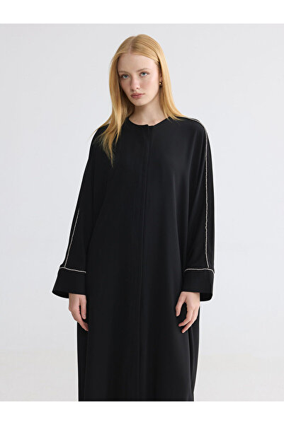 LC Waikiki NEVAVM Farkıyla Oval Yaka Oversize Krep Kadın Ferace