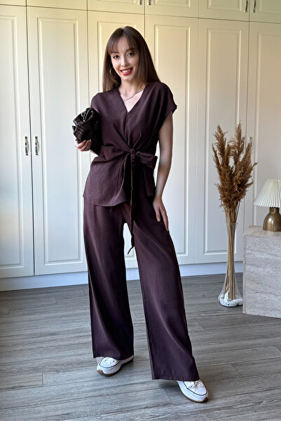 Dilay Gökoğlu Butik Σετ παντελόνι και μπλούζα από ύφασμα Tensel με δέσιμο μπρ...