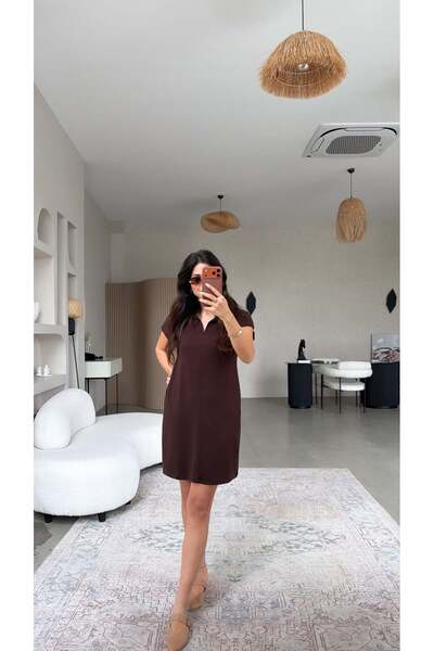 Buket Teke Βασικό φόρεμα με καφέ γιακά και τσέπες με λεπτομέρειες στο μπροστι...