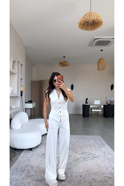 Buket Teke Σετ Γιλέκο με Χρυσά Κουμπιά από Εκρού Μοντάλ