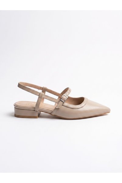 afra shoes حذاء باليه بكعب قصير وتفاصيل حزام من X-Harmony