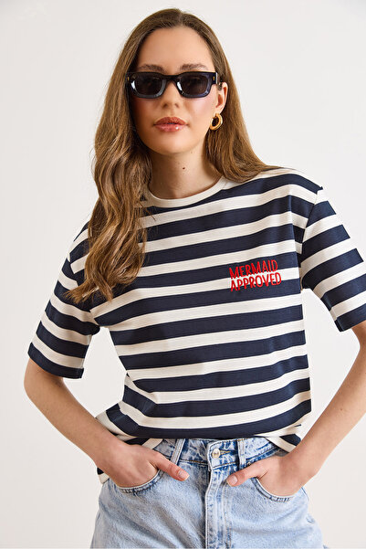 Olalook Γυναικείο μπλουζάκι σε μπλε ναυτικό χρώμα με κέντημα, χοντρές ρίγες κ...