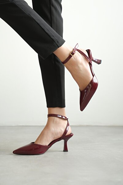 Zerenyus Παπούτσια με τακούνι από δερμάτινο λουστρίνι σε μπορντό χρώμα από τη...