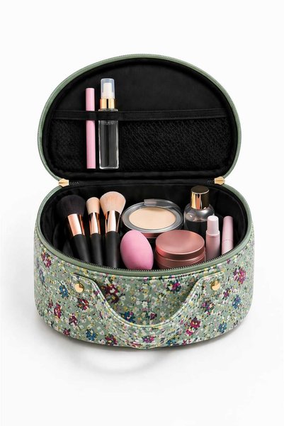 Maykis Floral Patterned Oval Makeup Bag – Large Travel Cosmetic Bag, Zippered, Large Capacity, Suitable for Daily Use