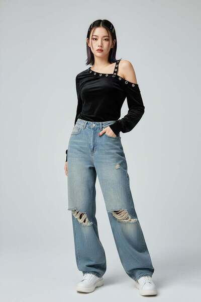 Karakedi Μαύρο μακρυμάνικο μπλουζάκι με λουράκια στον ώμο και λεπτομέρεια με ...