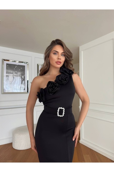 ADAMODA.RO Κομψό φόρεμα με φλοράλ λεπτομέρειες και ζώνη.