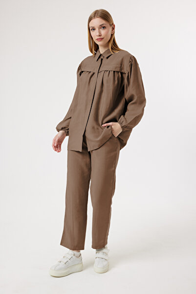 Suede Style 6192 - Κομψό, άνετο, μοντέρνο γυναικείο πουκάμισο από μαλακό πλεκ...