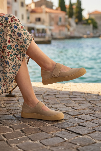 Erkan Saçmacı Strappo Μπεζ Γνήσιο Δέρμα Αγελάδας με Στρογγυλή Μύτη και Velcro...