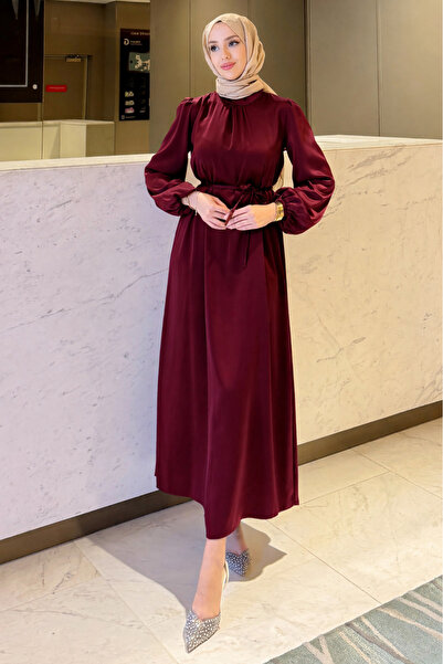 Tesettür Diyarı Σατέν φόρεμα με μανίκια μπαλόνι και λεπτομέρεια δεσίματος στη...