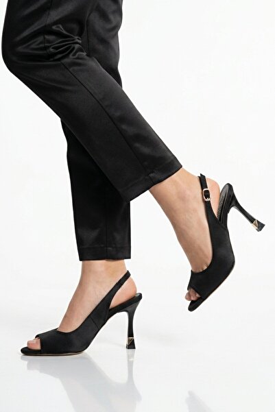 AYAKMOD Μαύρα γυναικεία βραδινά παπούτσια με λεπτό τακούνι 655589 Z