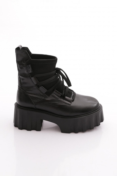 DGN Es803 Women's Thick Sole Lace-Up Boot