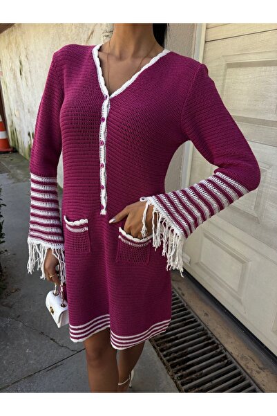 LOKADI Πλεκτό φόρεμα με λαιμόκοψη V και ριγέ κρόσσια - Πλεκτό μίνι φόρεμα με ...