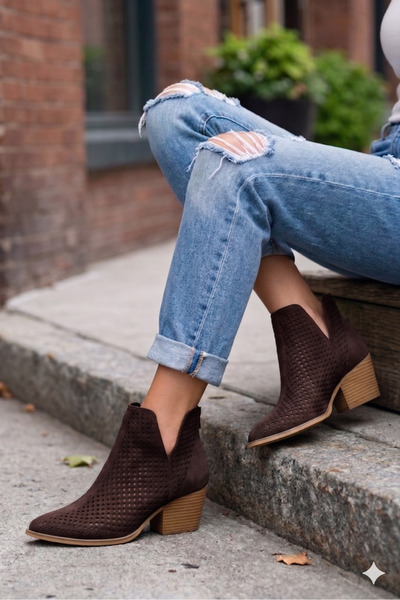 VESS MODA Διάτρητες διαφανείς κοντές μπότες με χοντρό τακούνι και φερμουάρ, κ...