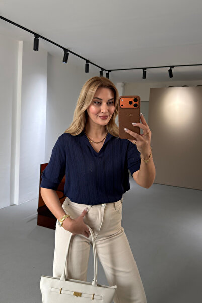 Sezgi Tekin Πλεκτό με κοντό μανίκι σε μπλε ναυτικό χρώμα με γιακά πόλο και επ...