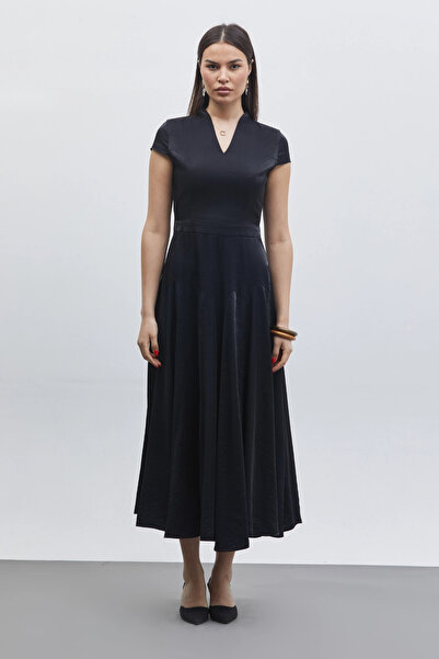 lodmela Φόρεμα μίντι με λεπτομέρεια φούστας σε σχήμα V 6086-Μαύρο