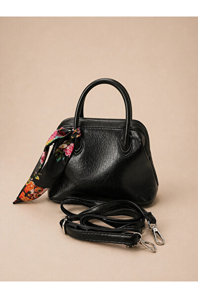 Özkayalargroup Γυναικεία τσάντα χειρός και ώμου από λουστρίνι με λεπτομέρεια ...