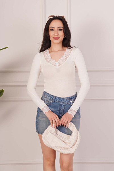 Hipo Trend Δαντελένια μπλούζα με λεπτομέρειες, μακρυμάνικη, κρεμ, με λαιμόκοψη V