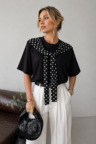 İLKCET MODA Μαύρο χτενισμένο βαμβακερό μπλουζάκι με λεπτομέρεια σάλιου πουά