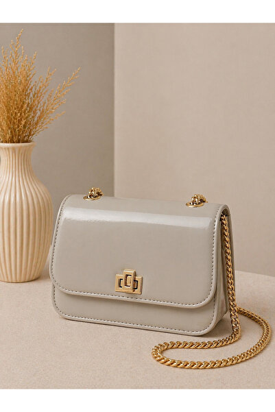 CanEs Aksesuar Women's Patent Leather Shiny Chain Cover Bag