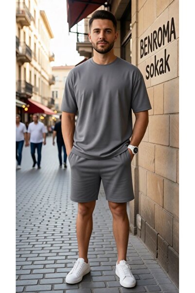 DM DOLCE MORE Ελαστικό σετ σορτς και μπλουζάκι από λύκρα σε υπερμεγέθη εφαρμο...